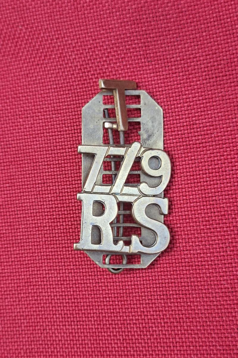 T-7/9th ROYAL SCOTS BRASS SHOULDER TITLE.