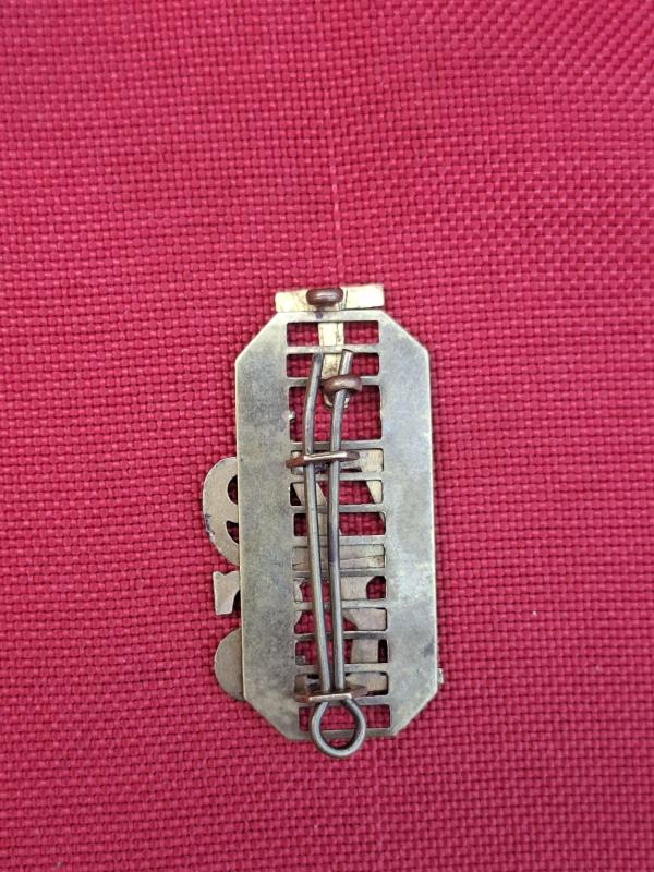 T-7/9th ROYAL SCOTS BRASS SHOULDER TITLE.
