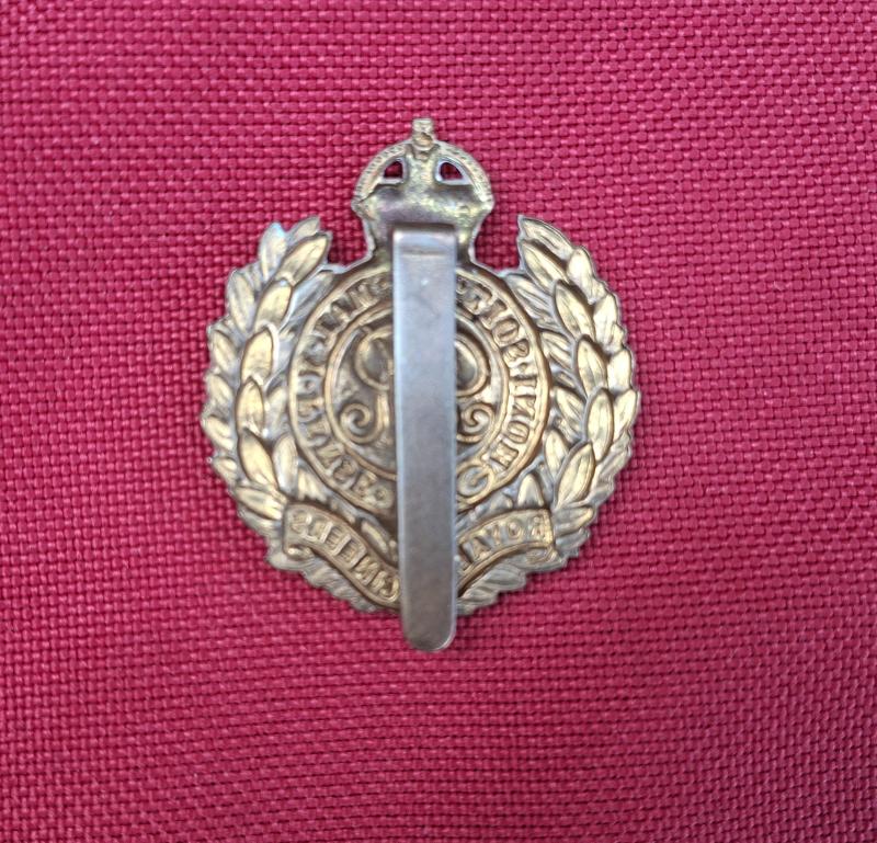 ROYAL ENGINNERS ALL BRASS ECONOMY CAP BADGE