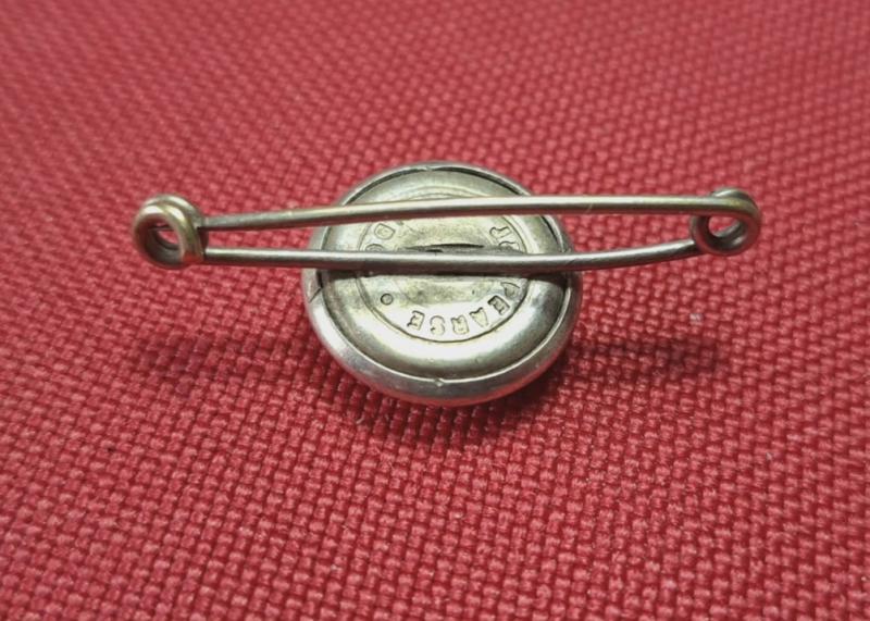 PENBROKE YEOMANRY SWEET HEART BADGE
