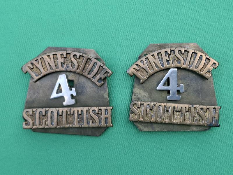 TYNESIDE SCOTTISH / K.O.Y.L.I INSIGNIA LOT