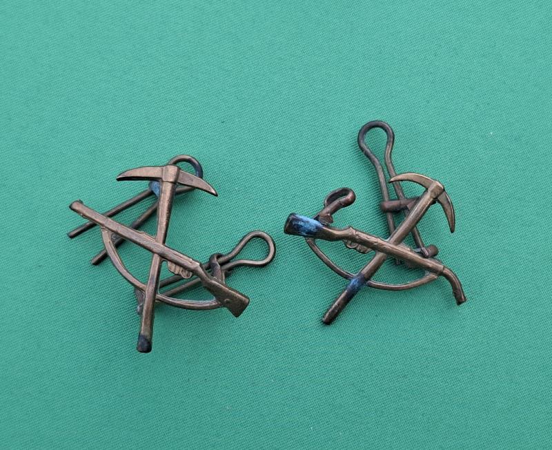 TYNESIDE SCOTTISH / K.O.Y.L.I INSIGNIA LOT