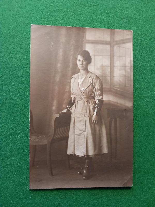 MUNITIONS FEMALE WORK / SUPERB IMAGE